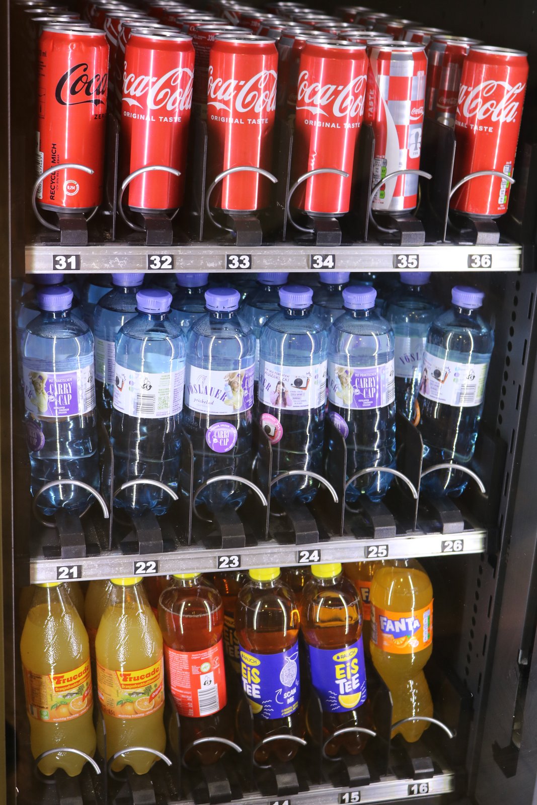 Volle Getränke-Auswahl im Real-Vending-Automaten